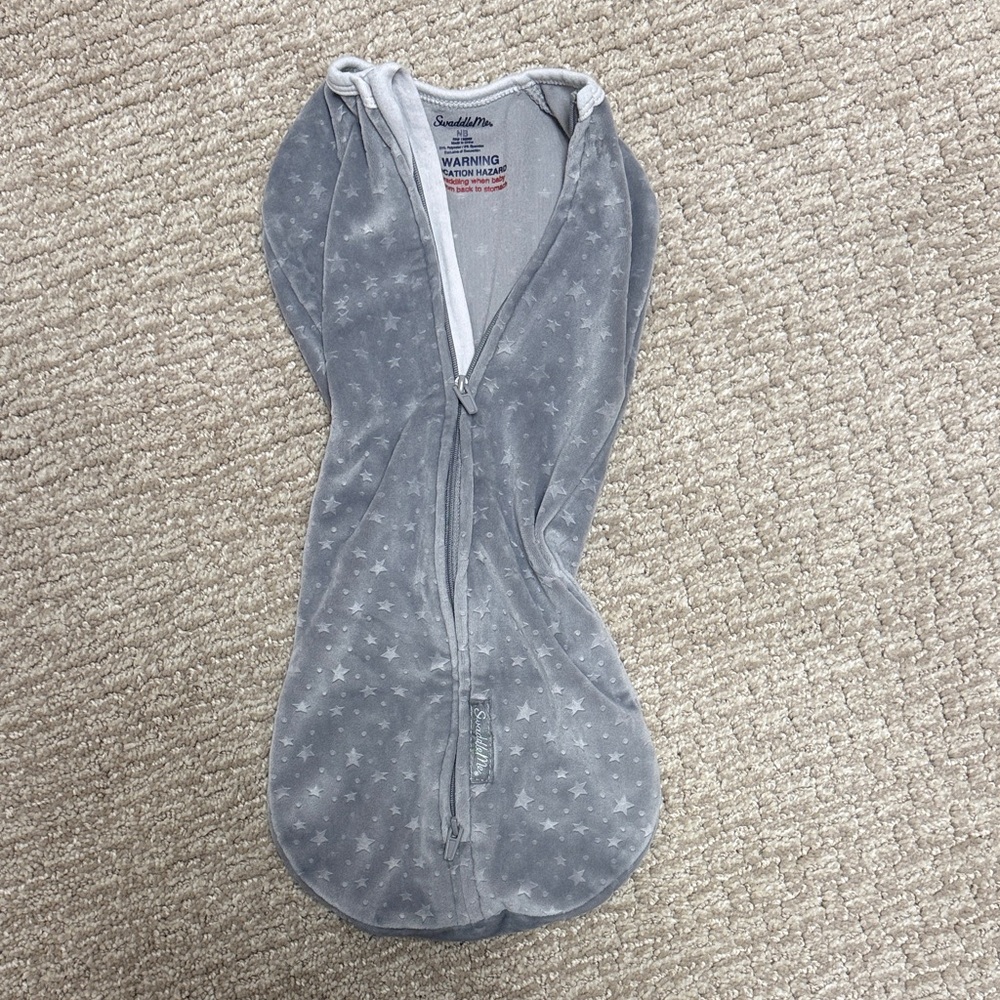 SwaddleMe Gray Star-Print Infant Sleep Swaddle